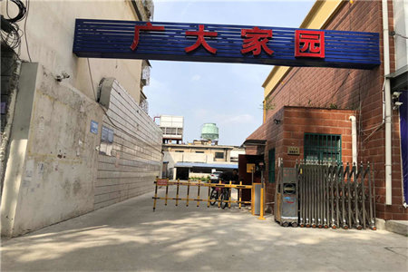 文化路学校对面金岚水景园126平套三90万带车库精装未住